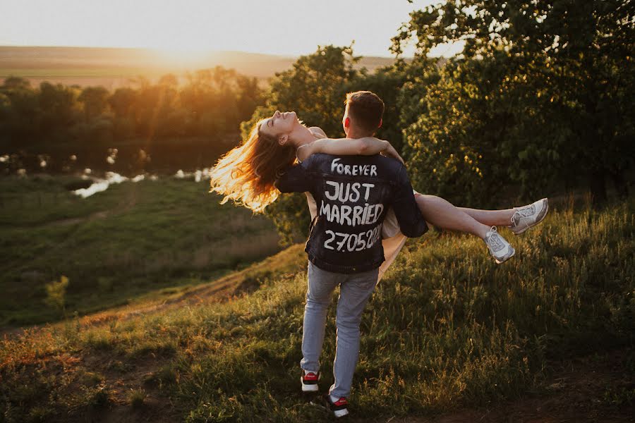 Wedding photographer Viktoriya Golomolzina (vikki). Photo of 22 June 2020