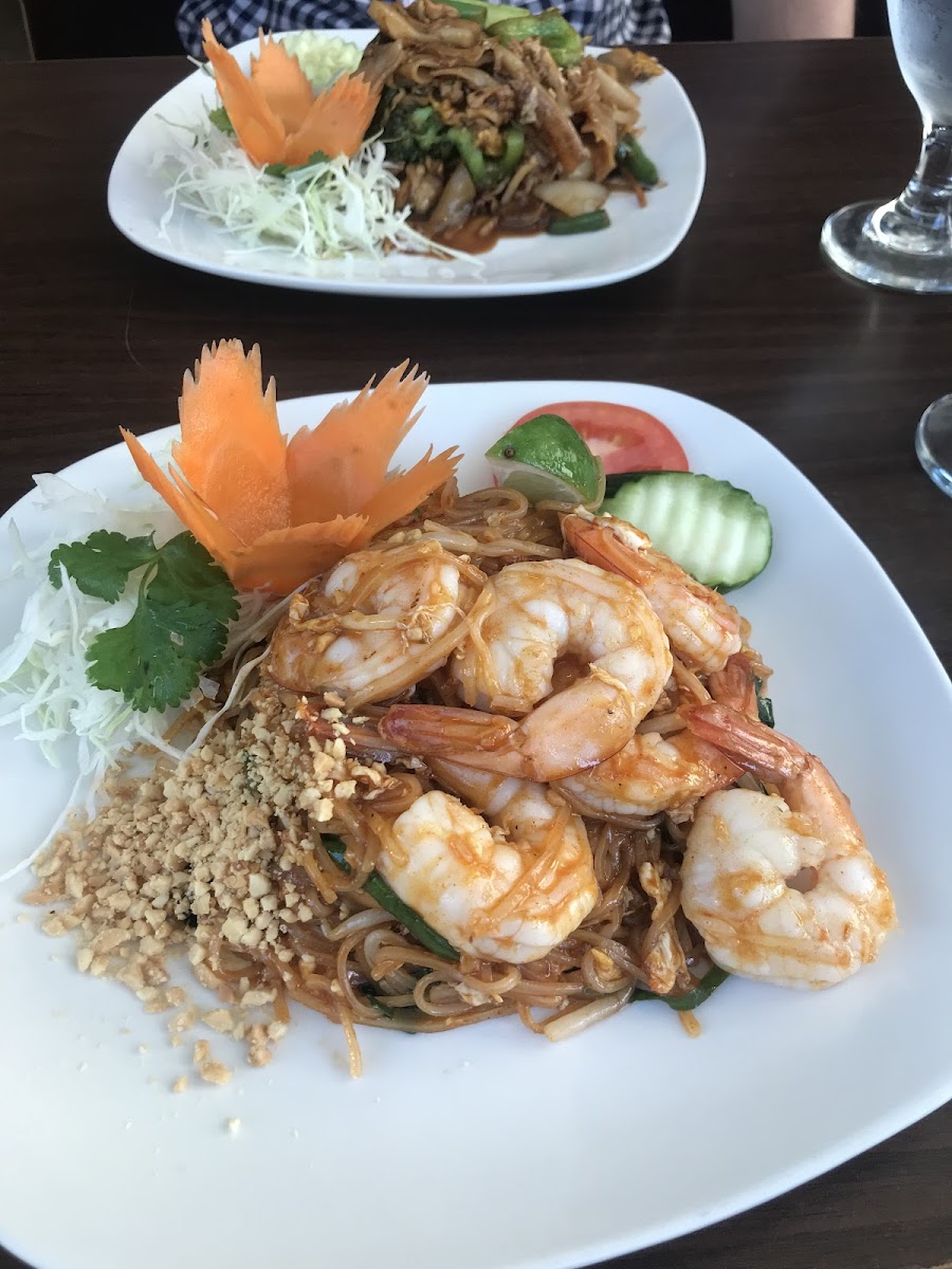 Shrimp Pad Tai and Drunken Noodles(not gf) in the background. Both were excellent