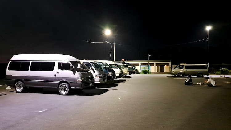 ハイエースワゴンの100系ミーティング・全線下道・話が尽きないに関するカスタム事例の投稿画像3枚目