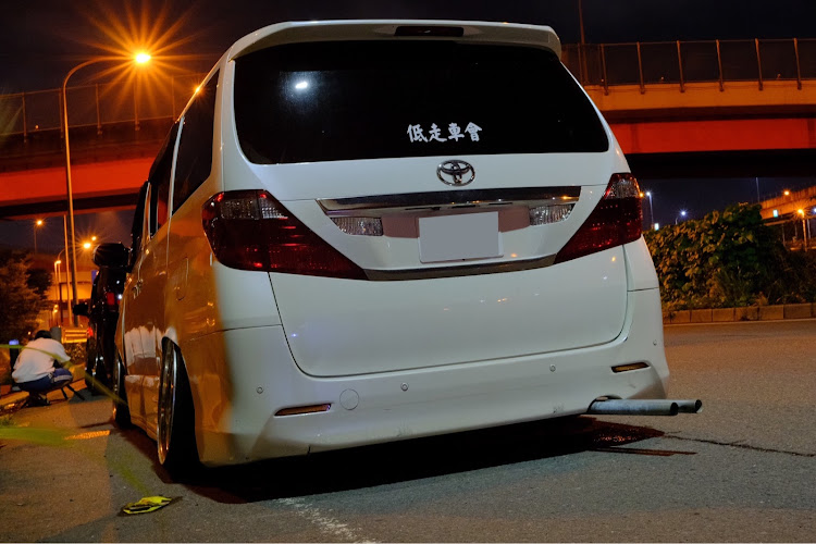 アルファードの生脚・純ベタ・カメ活・不正改造車取締月間・麗真會に関するカスタム事例の投稿画像3枚目
