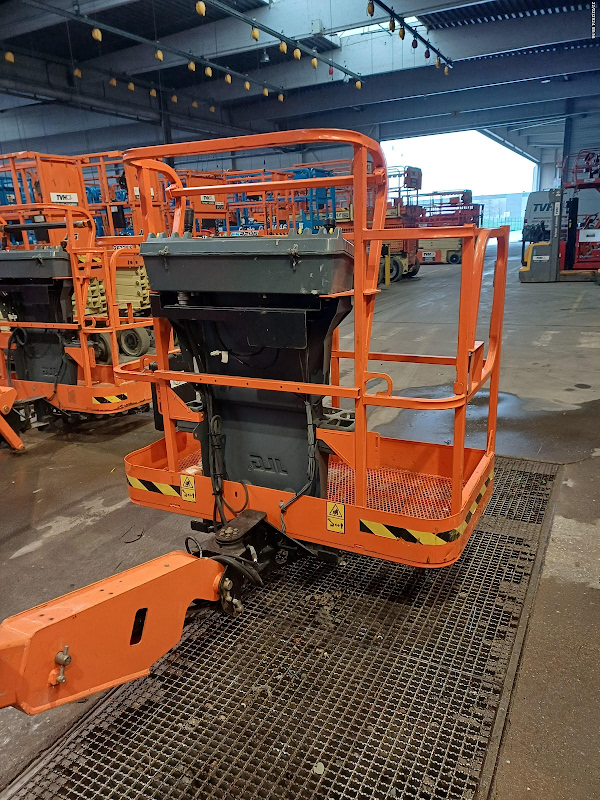 Picture of a JLG E400AN