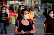 Women wearing protective face masks keep social distance by holding onto purple ribbons as they protest for women rights and against child abuse, amid the spread of the coronavirus disease , in Istanbul, Turkey, May 20, 2020. 
