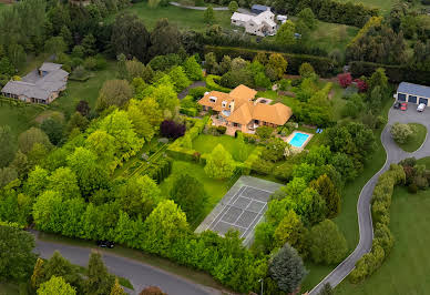 Maison avec piscine et jardin 10