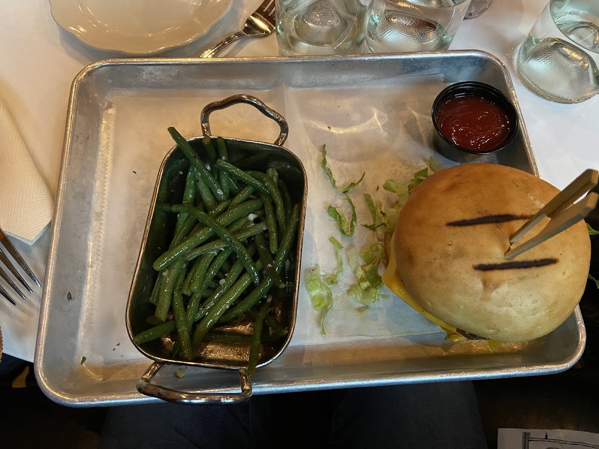 Gluten free Tour burger with green beans