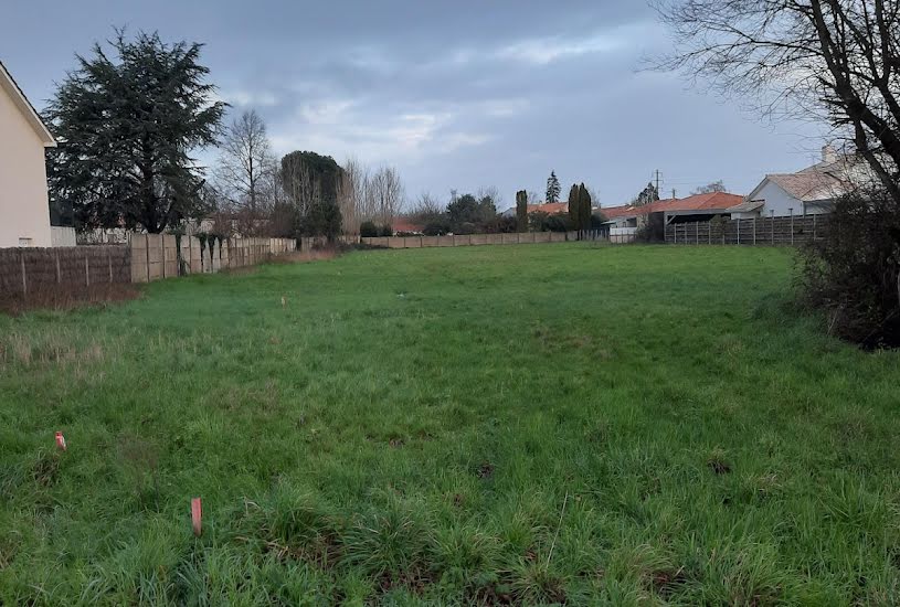  Vente Terrain + Maison - Terrain : 355m² - Maison : 90m² à Le Pellerin (44640) 