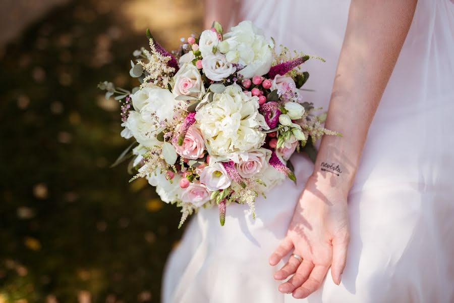 Fotógrafo de casamento Laura Laurencikova (absinthfairy). Foto de 20 de setembro 2018