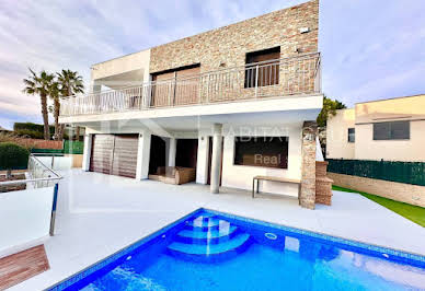 House with pool and terrace 8