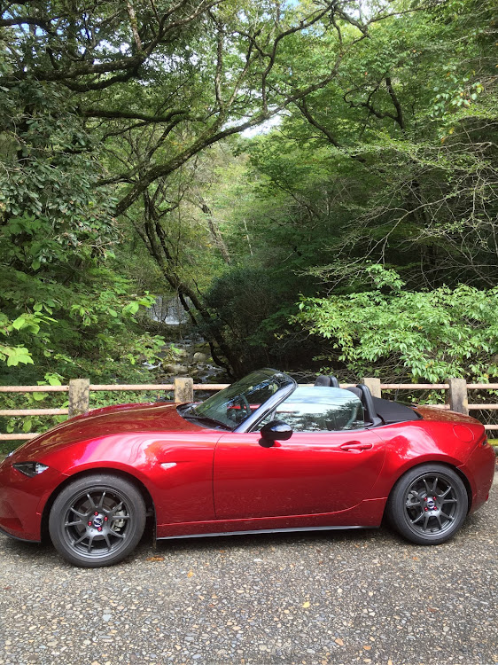 ロードスターのロードスター ・車高調整・ホイール交換・レカロフルバケットシート・ステアリング交換に関するカスタム事例の投稿画像4枚目