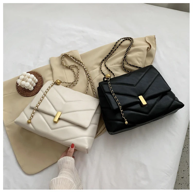 Modieuze chain messenger bag voor dames, perfect voor dagelijks gebruik. Stijlvol, ruim en voorzien van een praktische schouderriem.
