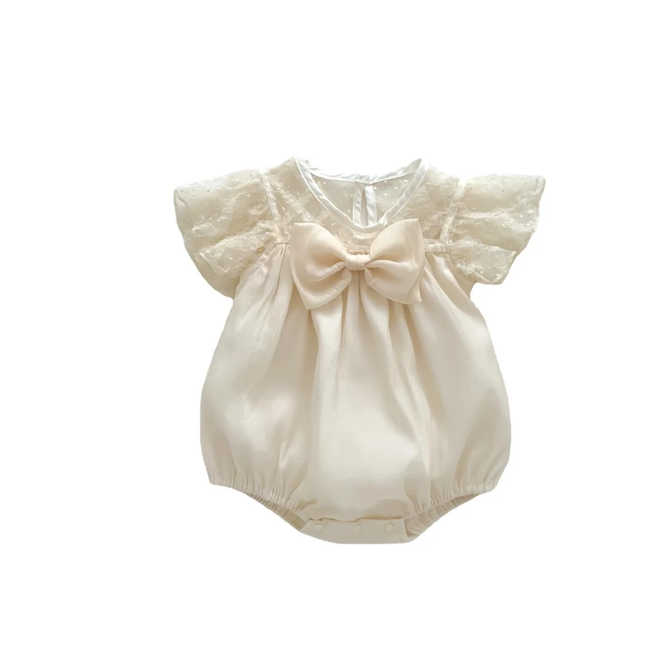 Macacão fino de verão para bebê, leve e respirável. Perfeito para dias quentes, confortável para brincar e passear ao sol.
