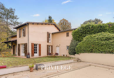 Maison avec piscine et terrasse 8