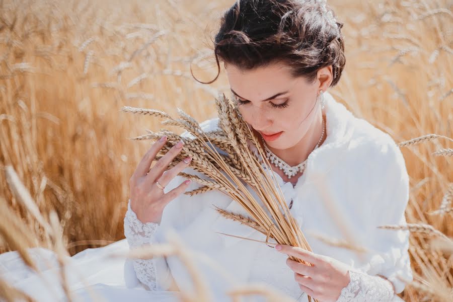 Fotógrafo de casamento Olya Yaroslavskaya (olgayaros86). Foto de 11 de outubro 2017