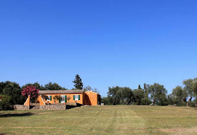 Villa with pool and garden 2