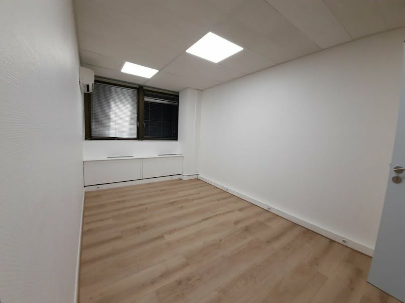 Location  locaux professionnels 1 pièce 130 m² à Saint-Jory (31790), 990 €