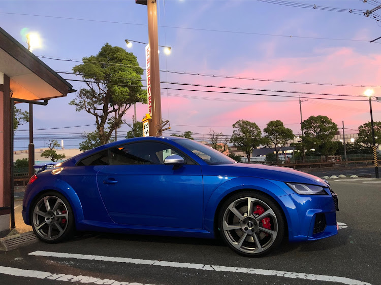 TT RS クーペのaudi・アウディ・TTRS・かつや・夕暮れに関するカスタム事例の投稿画像3枚目