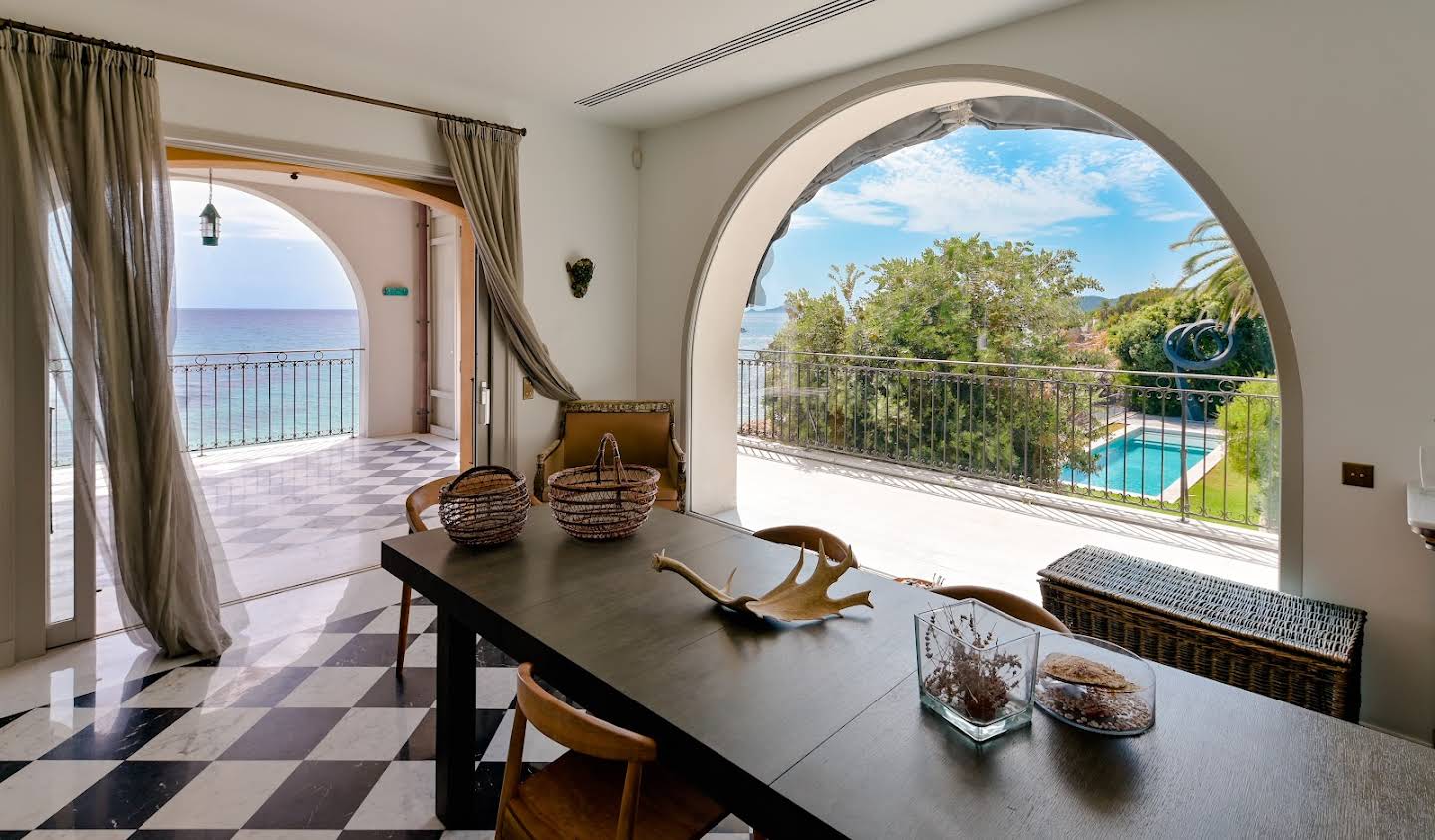 Villa avec piscine en bord de mer Ajaccio