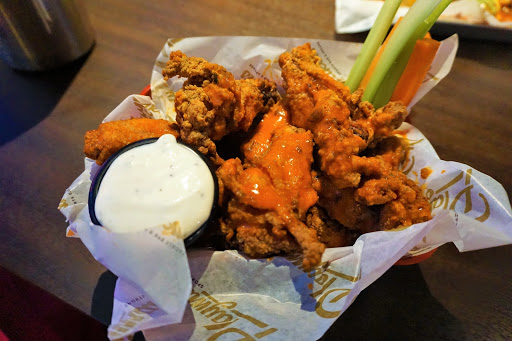 Mariner_Wings.jpg - Did someone order a dozen Buffalo wings?