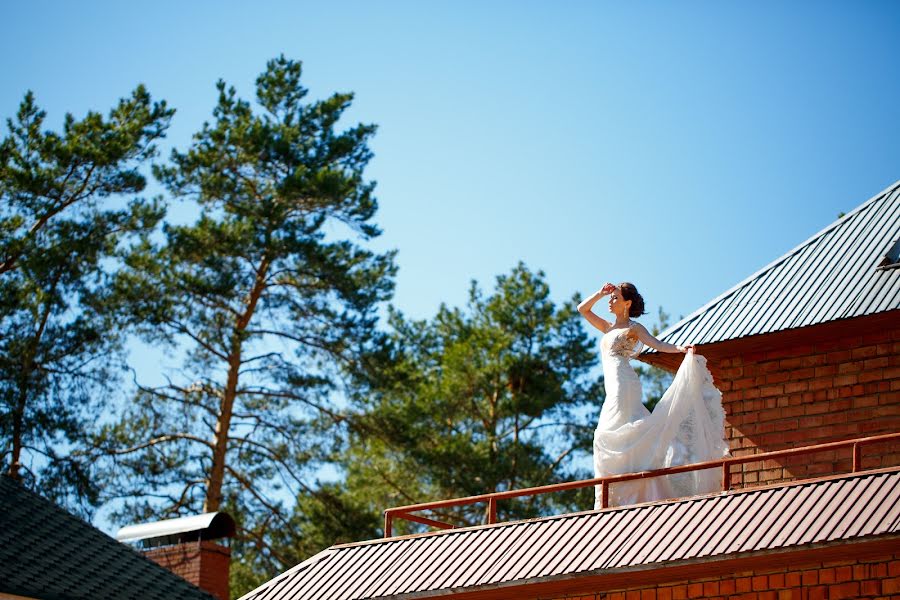 Fotógrafo de casamento Yuriy Pustinskiy (yurajivoy). Foto de 1 de agosto 2017