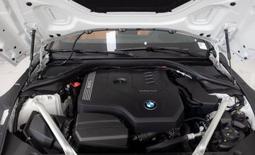 BMW Z4 2023 sDrive30i M Sport có khả năng tăng tốc tốt và vận hành chắc chắn, ổn định