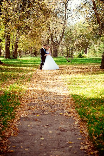 Fotografo di matrimoni Elina Ostapenko (elusha). Foto del 15 marzo 2016