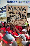 Union members plead with the president for better wage increases./Veli Nhalpo