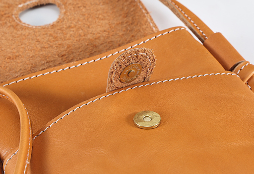 Title 6, Trendy and Simple Small Crowd Bag Female. A sty...