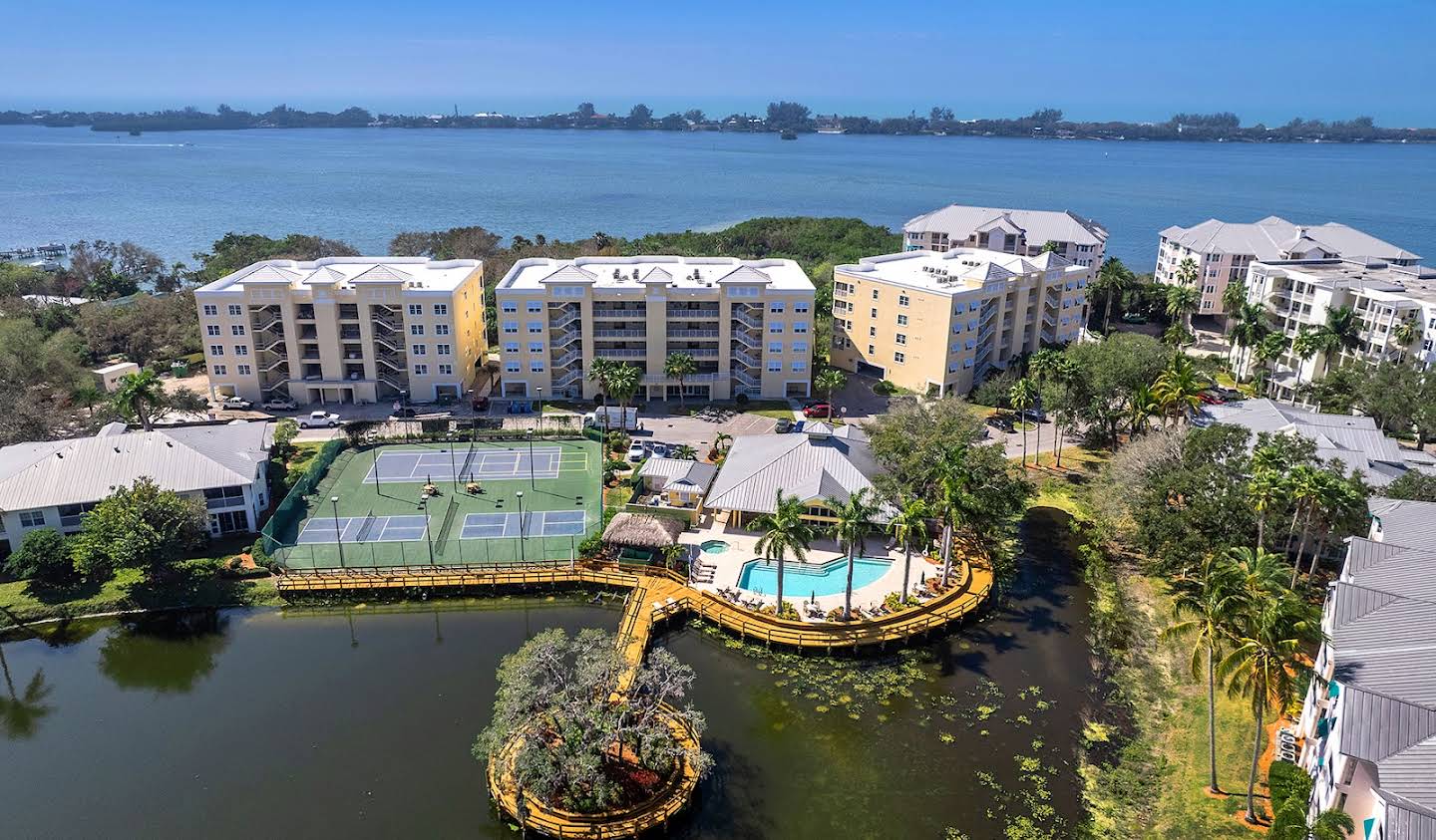 Apartment with pool Osprey