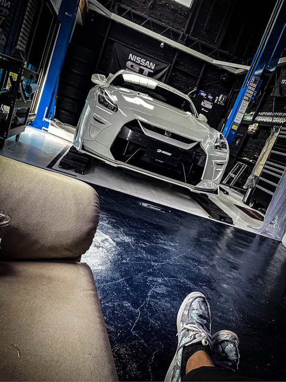 NISSAN GT-Rのバッテリー交換・リフト付きガレージに関するカスタム事例の投稿画像5枚目