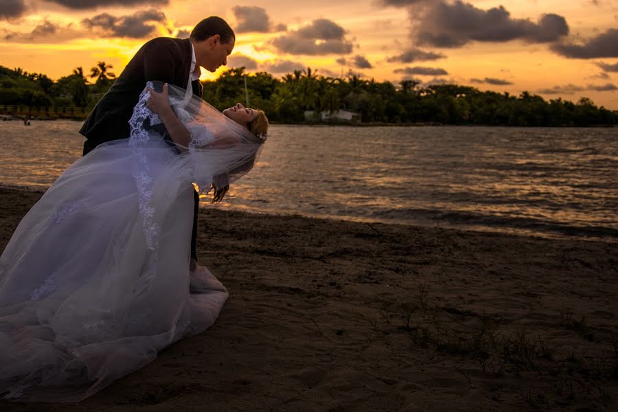 Jurufoto perkahwinan Esteban Rivera (estebanriverattl). Foto pada 2 Mac 2018