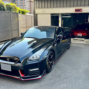 NISSAN GT-R