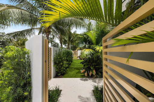 Maison contemporaine avec piscine et jardin 3