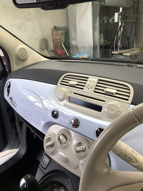 鹿児島空港近くの磨き屋YHKさんが投稿したfiat500・鹿児島・ダッシュボード・リペアに関するカスタム事例の投稿画像5枚目
