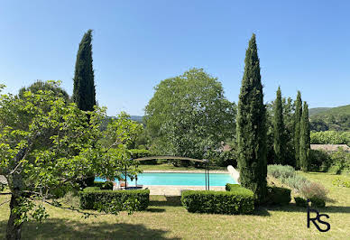 Propriété avec piscine 2