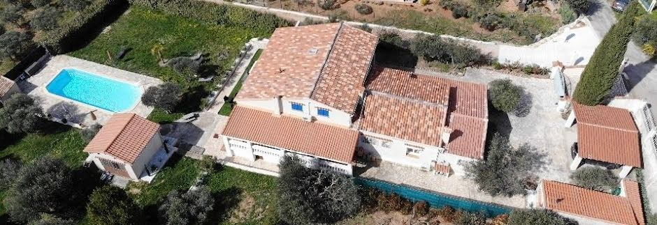 Vente villa 5 pièces 196 m² à Tavernes (83670), 630 000 €