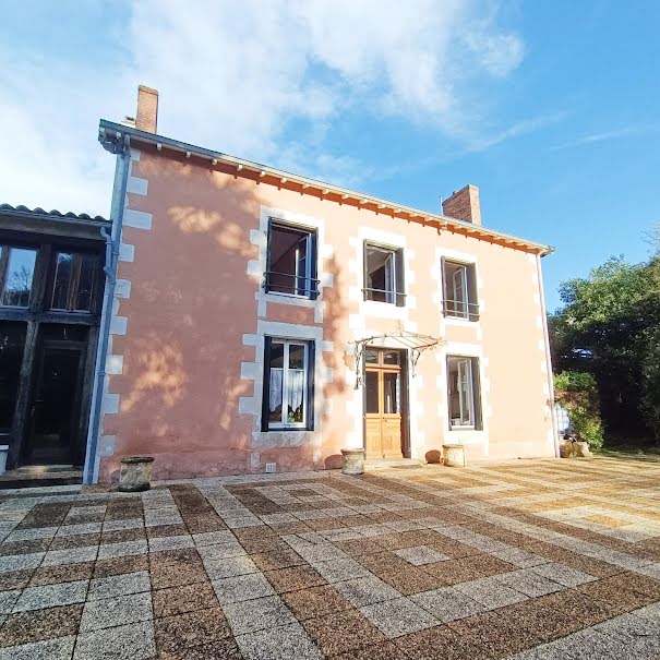 Vente maison 7 pièces 245 m² à Lhommaizé (86410), 249 500 €