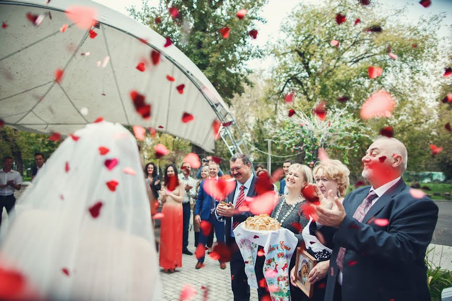 Fotógrafo de casamento Artem Bogdanov (artbog). Foto de 4 de dezembro 2015