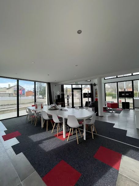 Location  locaux professionnels 4 pièces 138 m² à Saint-Maurice-de-Beynost (01700), 2 300 €