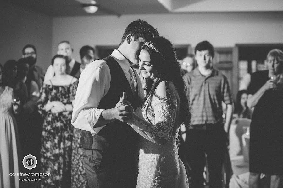 Wedding photographer Courtney Tompson (courtneytompson). Photo of 29 December 2019