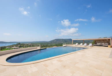 Villa avec piscine en bord de mer 16