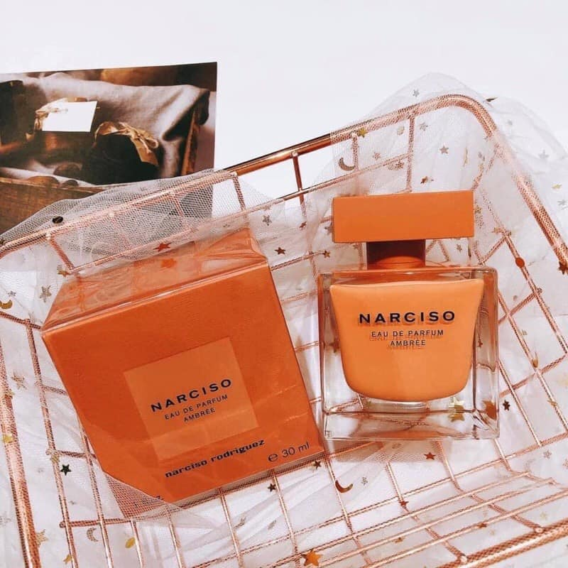 Dầu thơm Narciso Ambree EDP lấy cảm hứng từ vẻ đẹp tỏa sáng của làn da người phụ nữ dưới ánh nắng