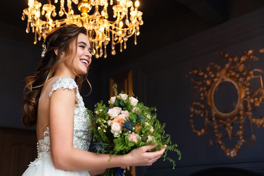 Fotógrafo de casamento Dmitriy Izumrud (izoomrood). Foto de 22 de março 2019