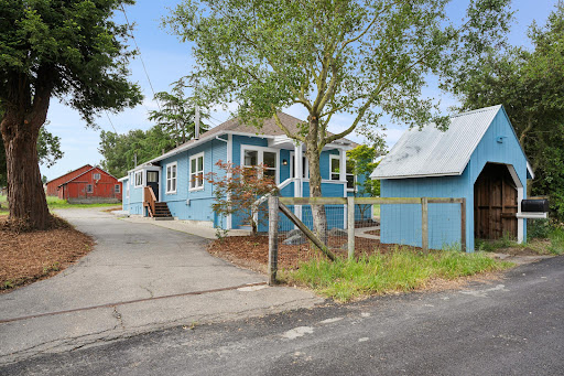 Prestige property for sale in Petaluma (United States) - Blue house with blue shed and garden