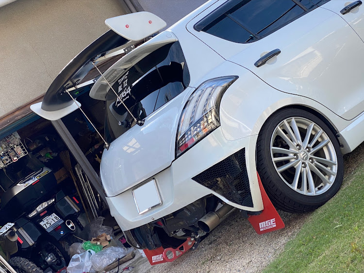 スイフトスポーツのスイスポ・zc32s・汎用ウィングに関するカスタム事例の投稿画像1枚目