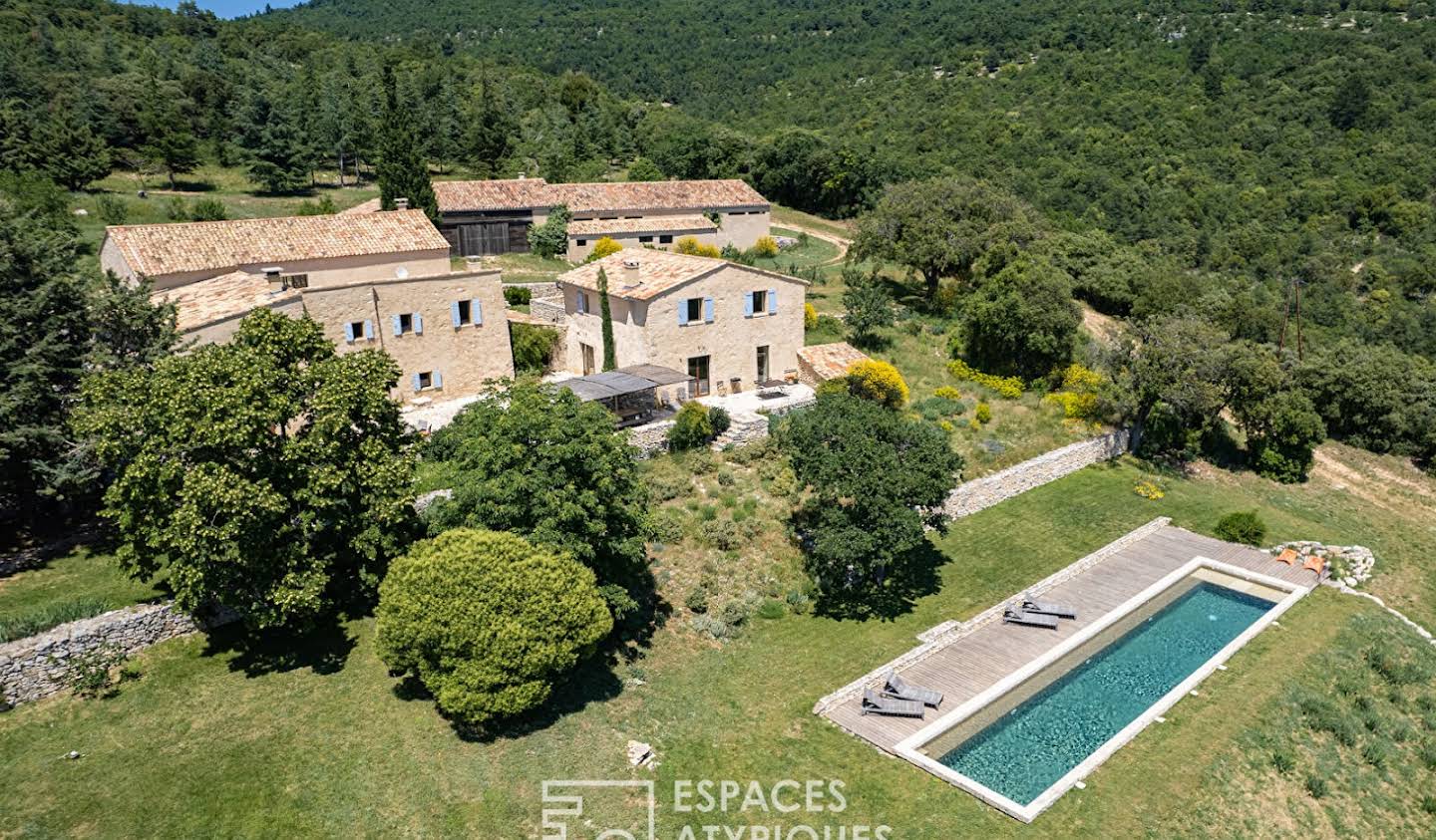 Maison avec piscine et terrasse Saint-Saturnin-lès-Apt