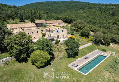 Maison avec piscine et terrasse 4