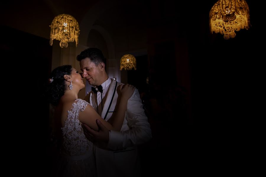 Fotógrafo de casamento Adrian Penes (penes). Foto de 14 de fevereiro 2017