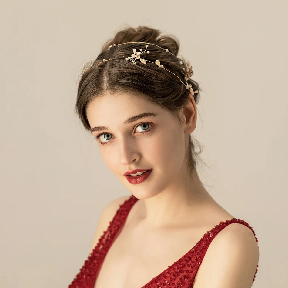 Kleurrijke bloemen extra lange bruids hoofdband. Maak je bruidslook compleet met dit prachtige, lange bloemen haaraccessoire.