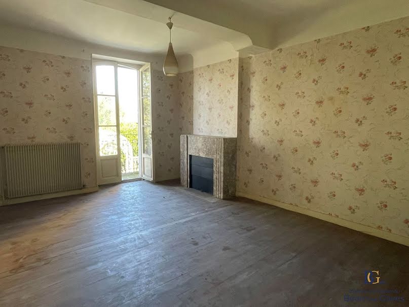 Vente maison 10 pièces 336 m² à Sauveterre-de-Béarn (64390), 224 000 €