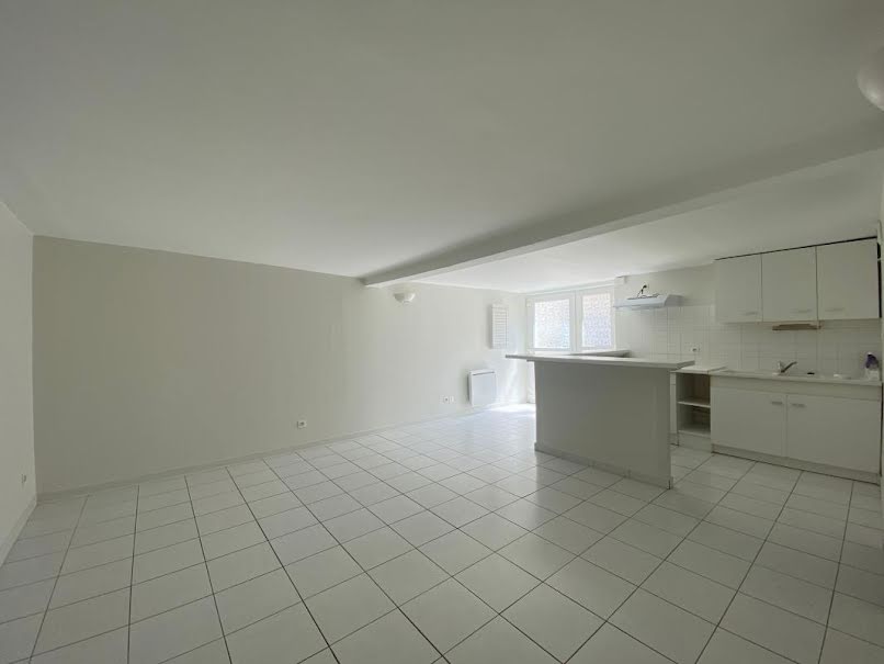 Location  appartement 2 pièces 43 m² à Caussade (82300), 455 €