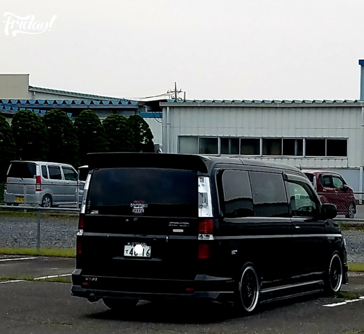 ステップワゴンの会社の駐車場・コロナに負けるな・RF頑張ろう委員会に関するカスタム事例の投稿画像1枚目